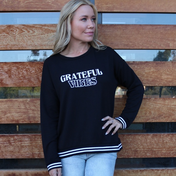 Grateful Vibes Oversized Graphic Sweatshirt - Picture 2 of 5